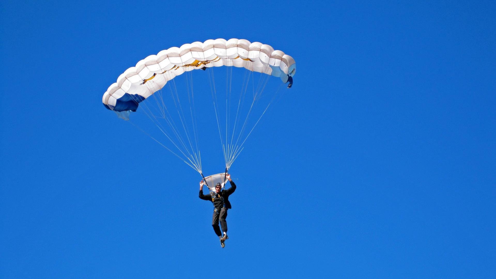 开云体育登录-F1新赛季揭幕战之夜，保罗成为全场焦点  第2张